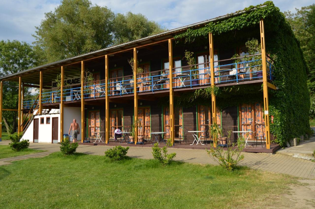 Lavka Park Skochovice Hotel Vrané nad Vltavou Buitenkant foto
