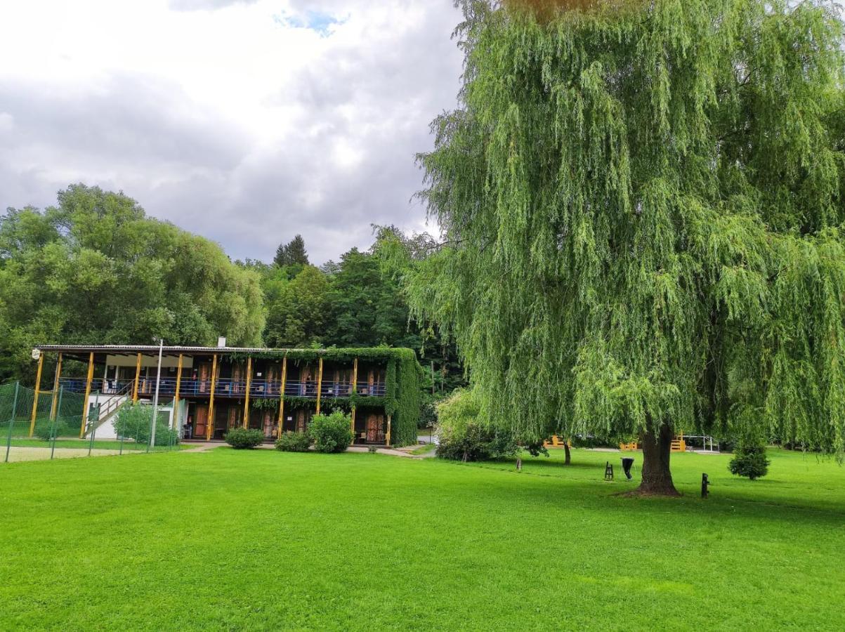 Lavka Park Skochovice Hotel Vrané nad Vltavou Buitenkant foto