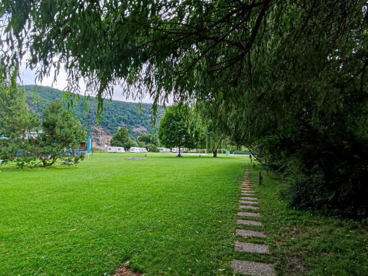 Lavka Park Skochovice Hotel Vrané nad Vltavou Buitenkant foto